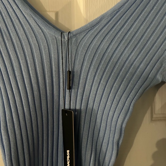 Fashion Nova tight fitting ribbed v neck Top, size L, new with tags - Picture 2 of 4